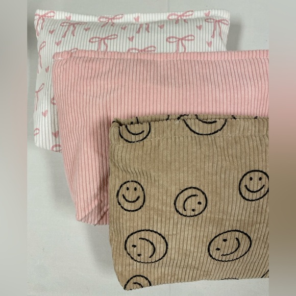 Brand New Pouches
Pink with pink bows
White with pink bows
All pink - Picture 1 of 2